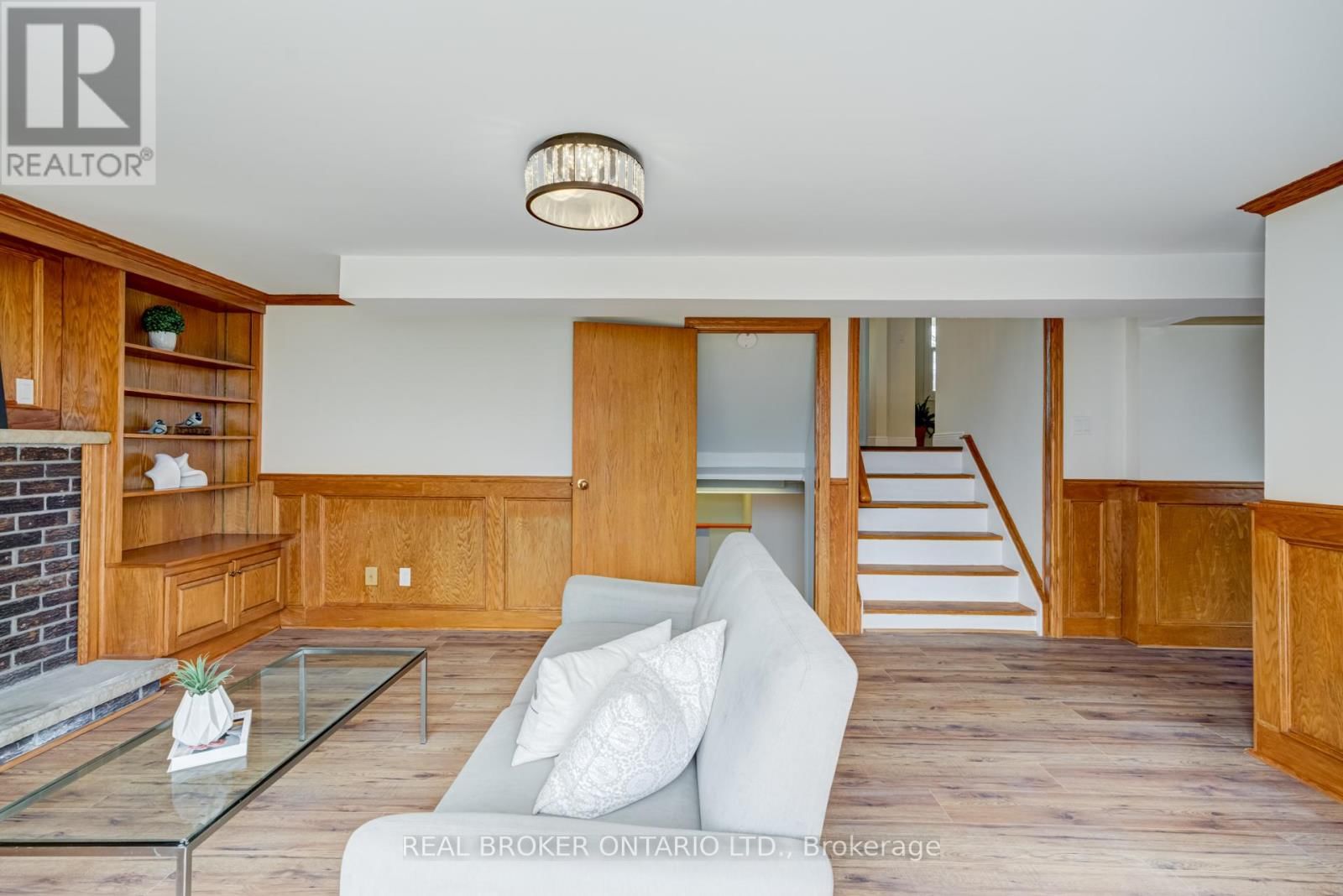 1252 LAKEVIEW DRIVE Image 27