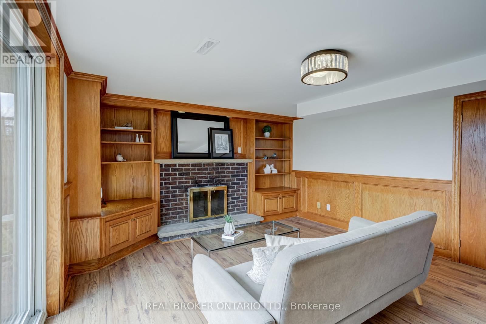 1252 LAKEVIEW DRIVE Image 29