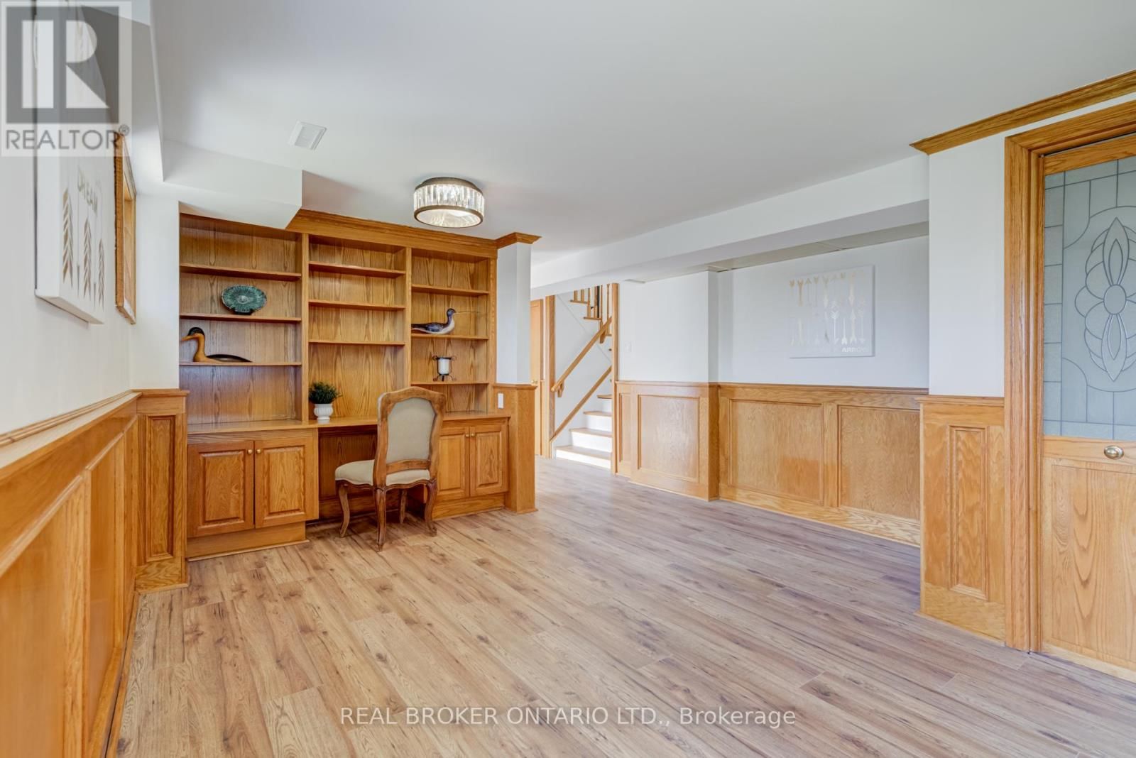 1252 LAKEVIEW DRIVE Image 32