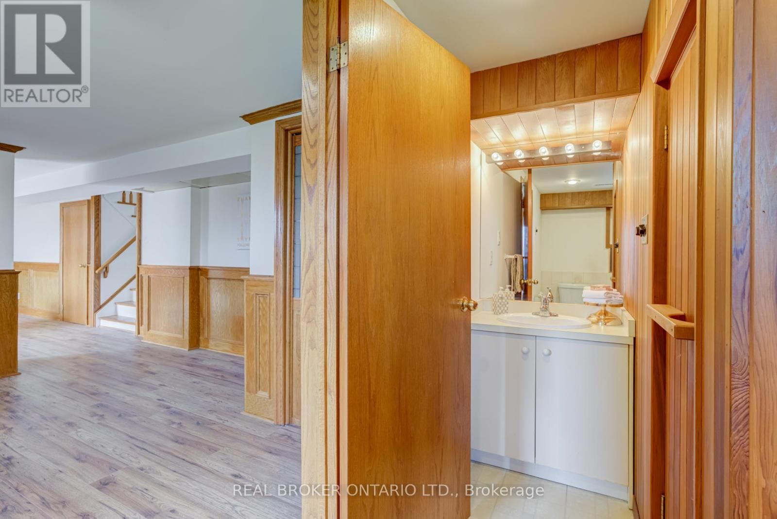 1252 LAKEVIEW DRIVE Image 36