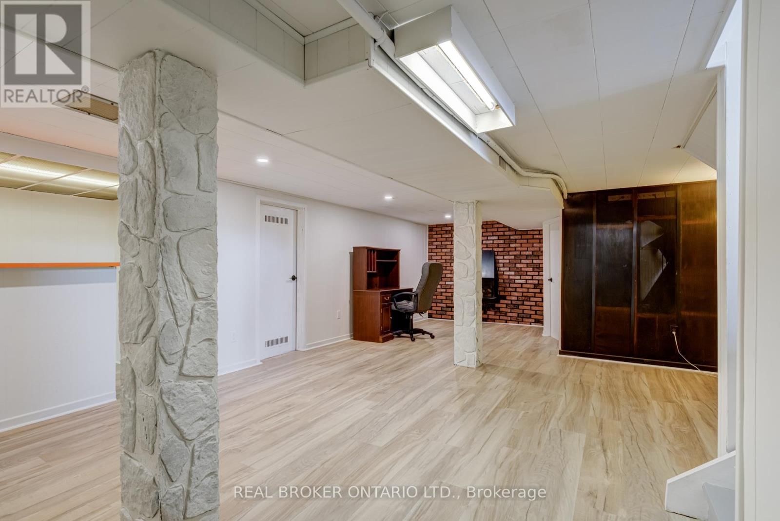 1252 LAKEVIEW DRIVE Image 38