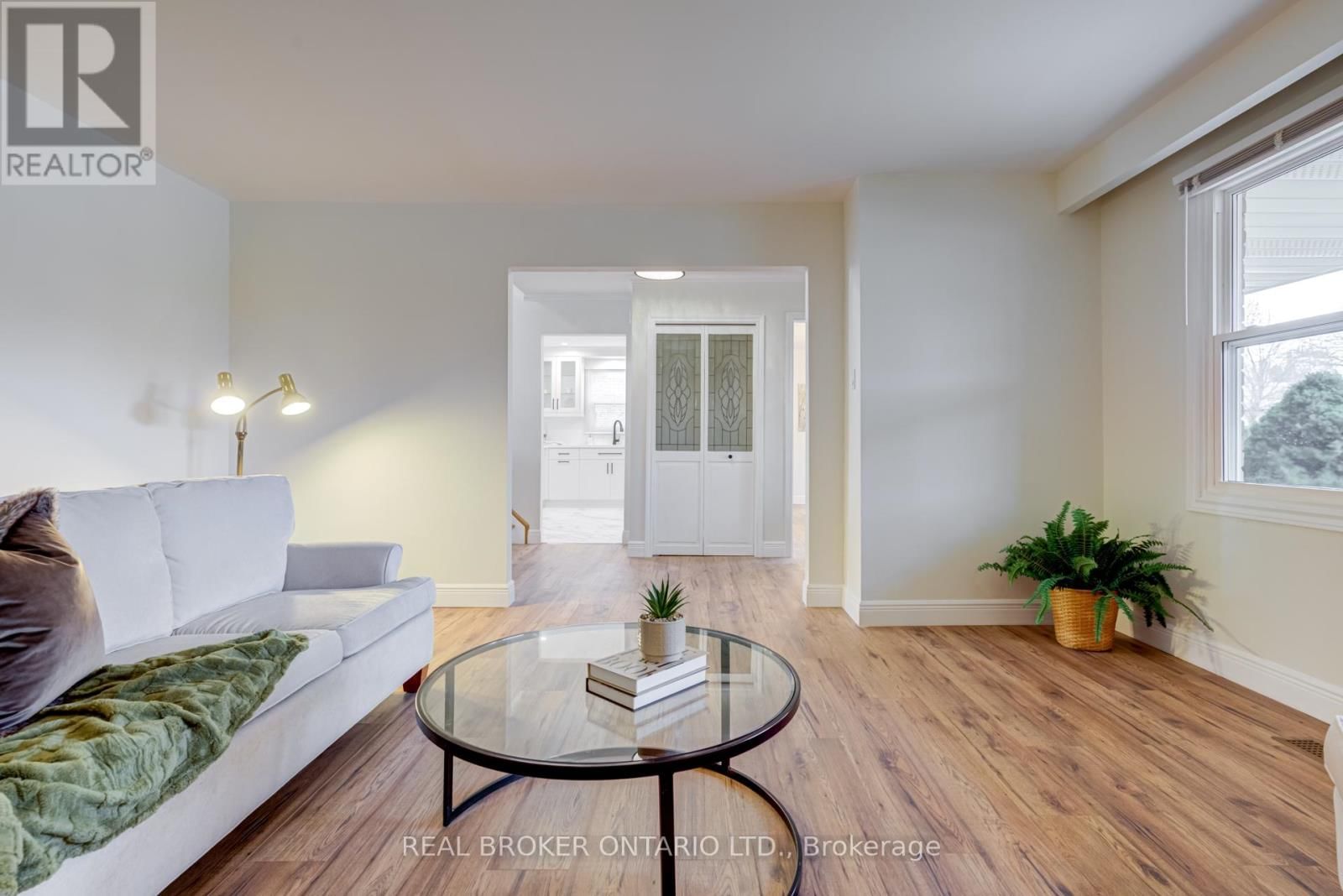 1252 LAKEVIEW DRIVE Image 4