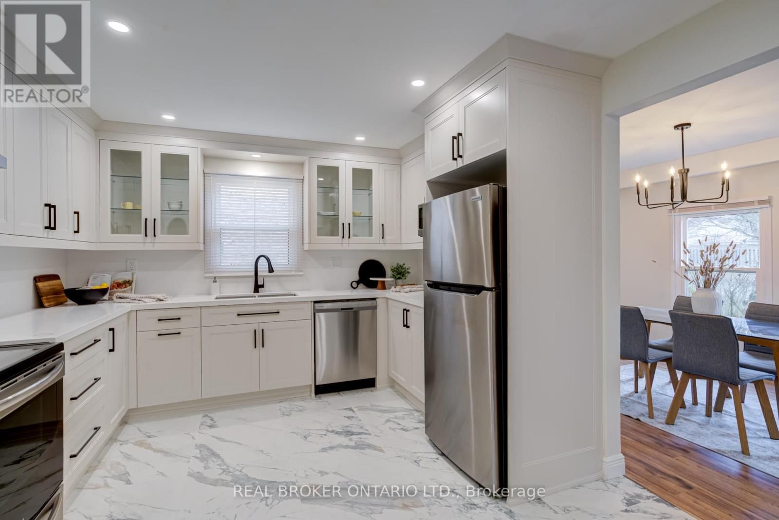 1252 LAKEVIEW DRIVE Image 7