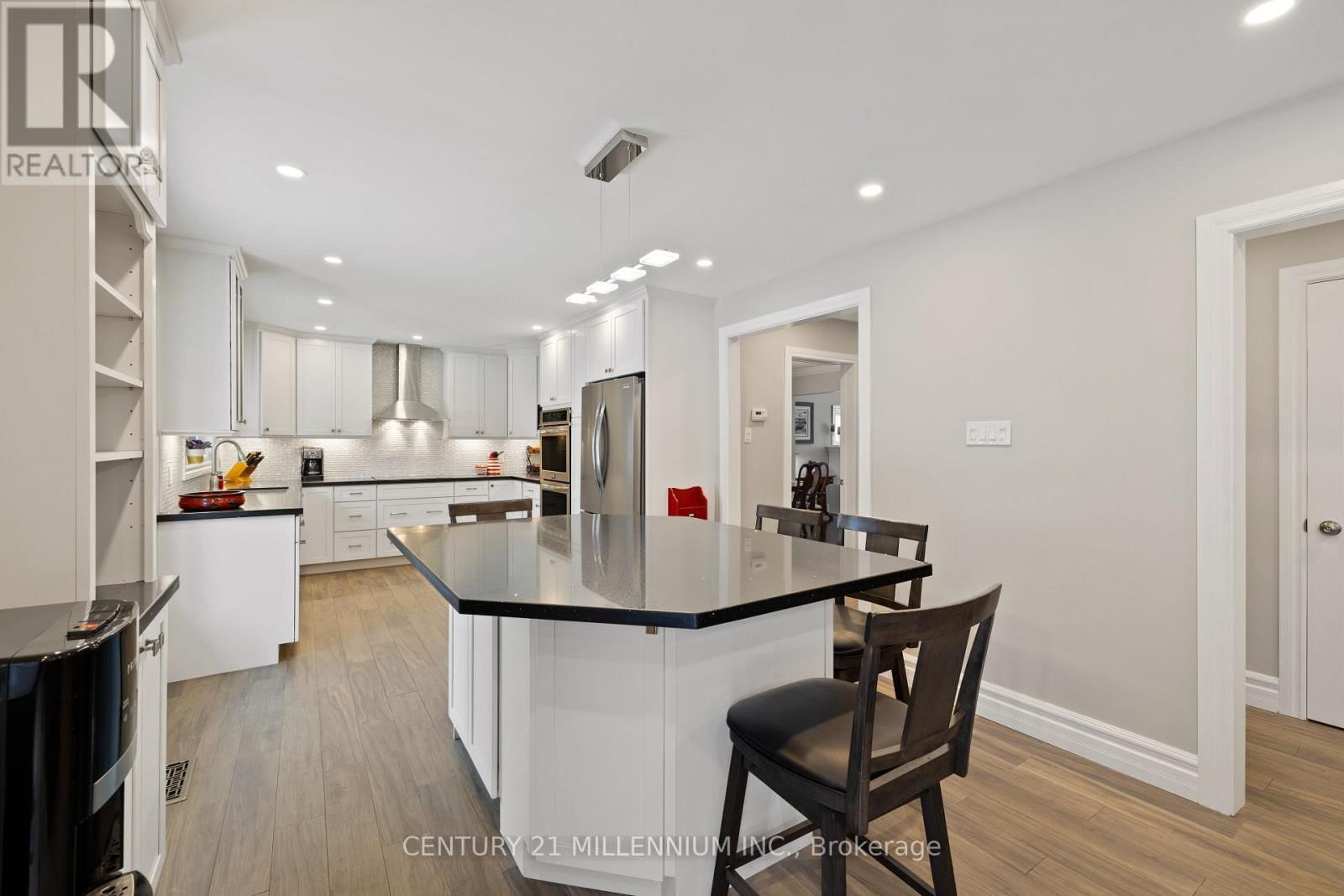 4 MARCHMOUNT CRESCENT Image 12