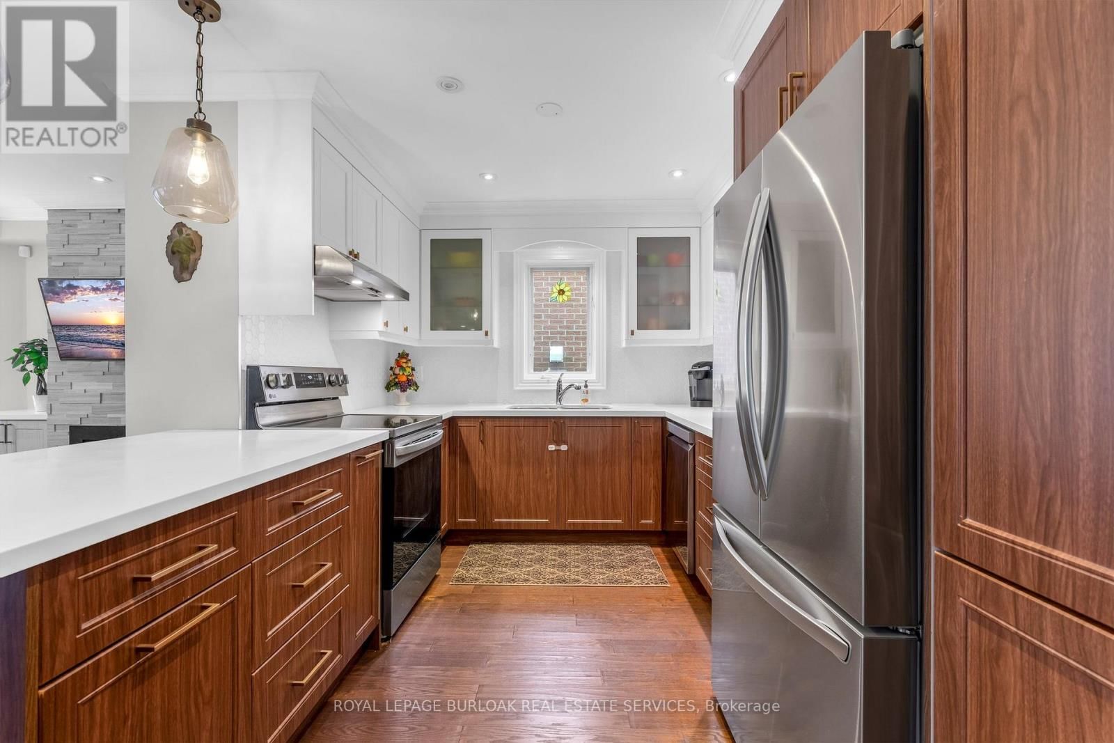 88 - 1150 SKYVIEW DRIVE Image 12