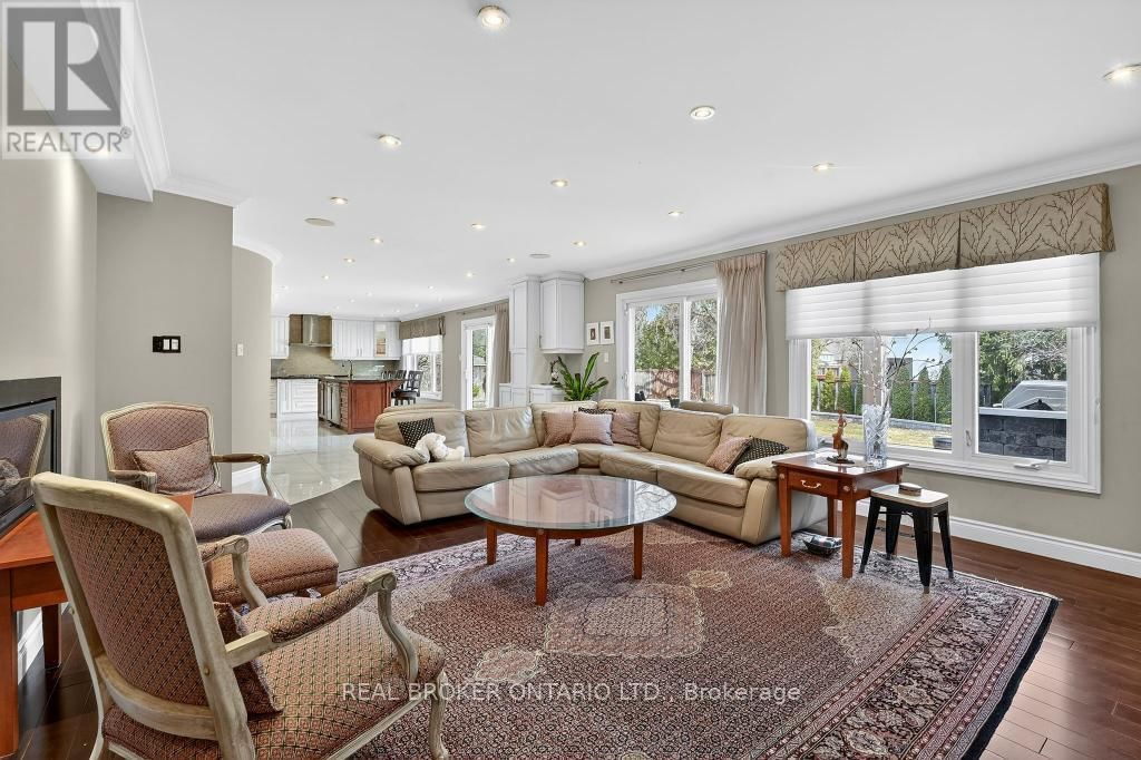 2145 ONEIDA CRESCENT Image 10