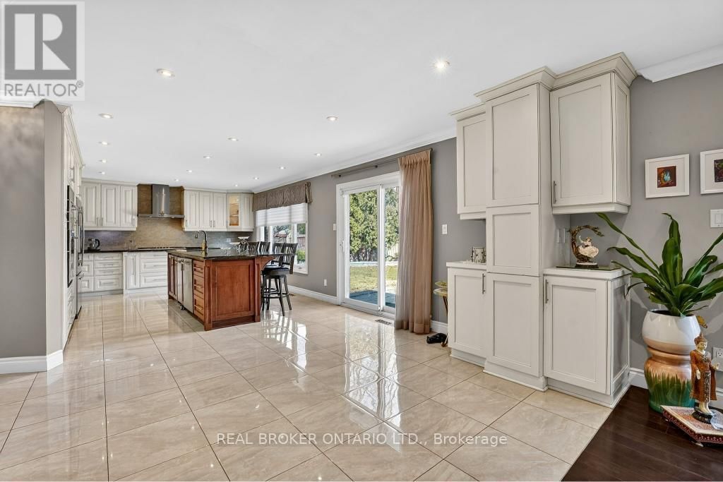 2145 ONEIDA CRESCENT Image 14