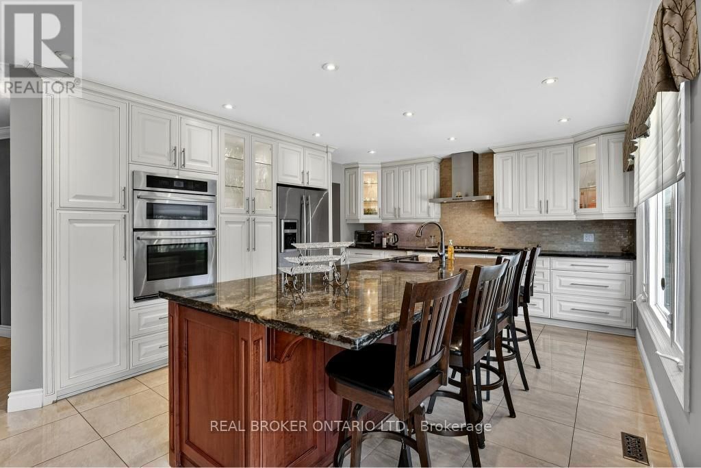 2145 ONEIDA CRESCENT Image 15