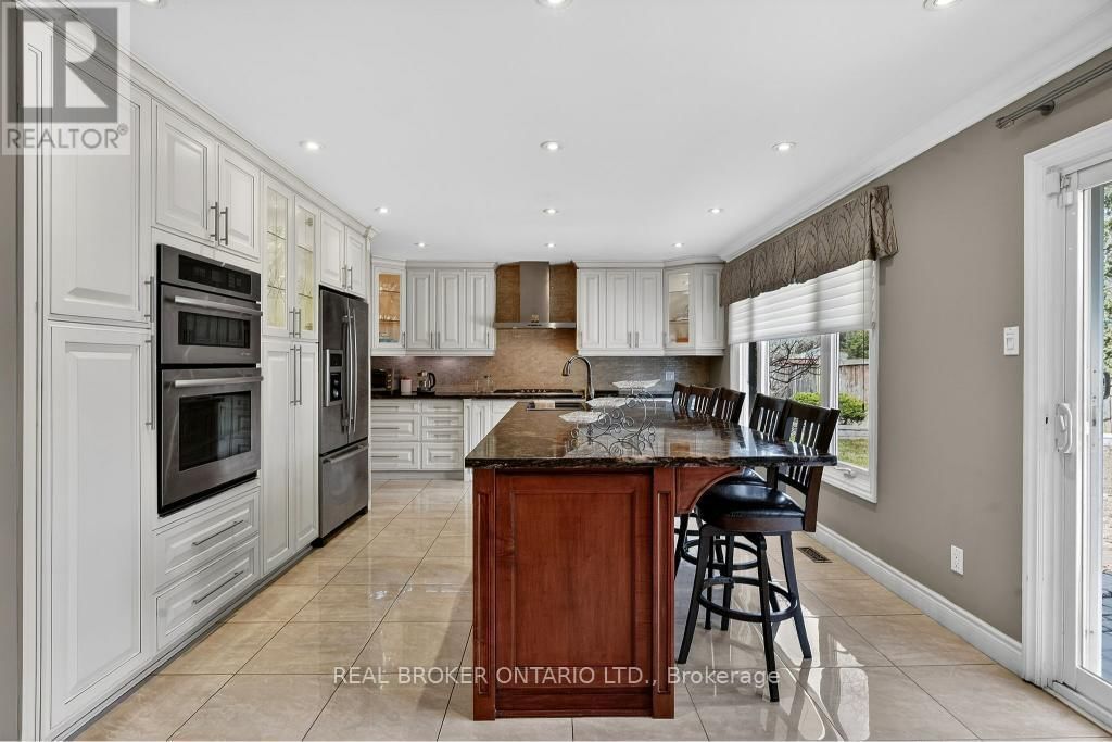 2145 ONEIDA CRESCENT Image 16