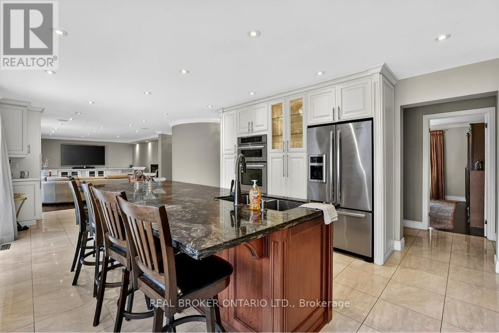 2145 ONEIDA CRESCENT Image 17