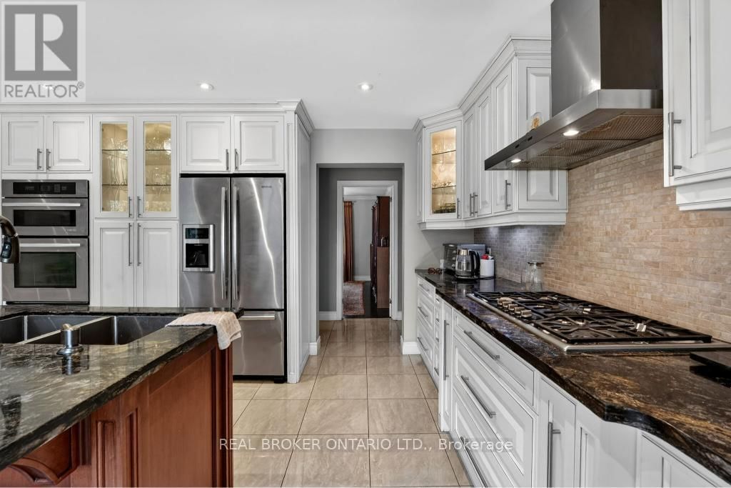 2145 ONEIDA CRESCENT Image 19