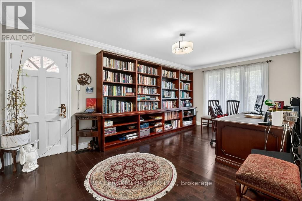 2145 ONEIDA CRESCENT Image 23