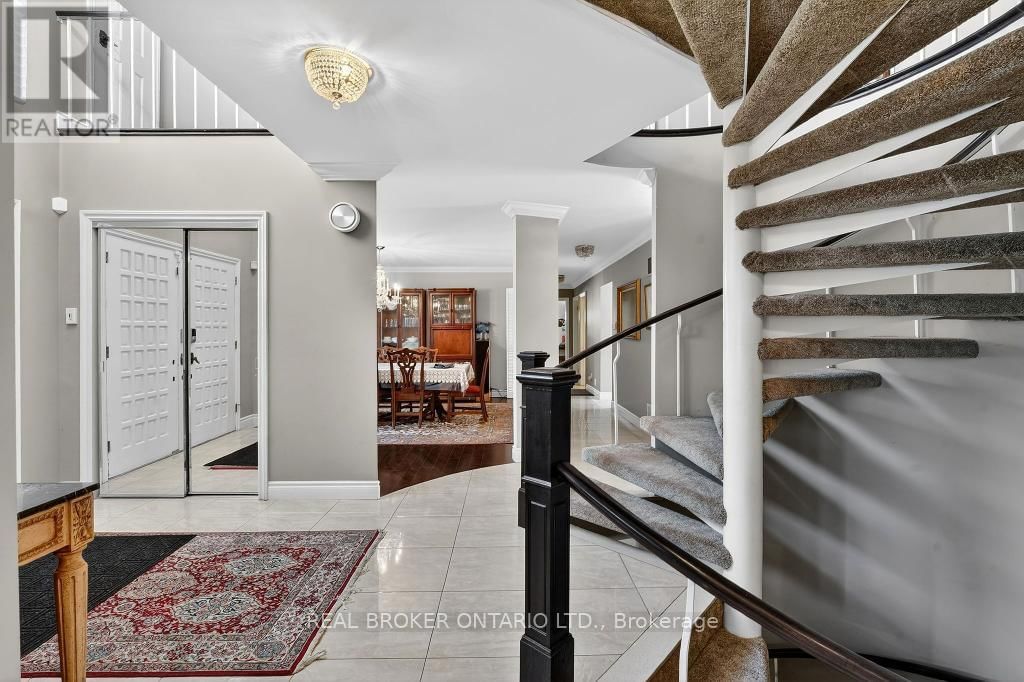 2145 ONEIDA CRESCENT Image 25