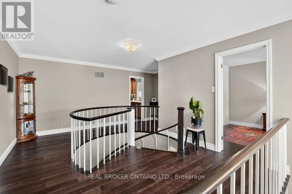 2145 ONEIDA CRESCENT Image 26