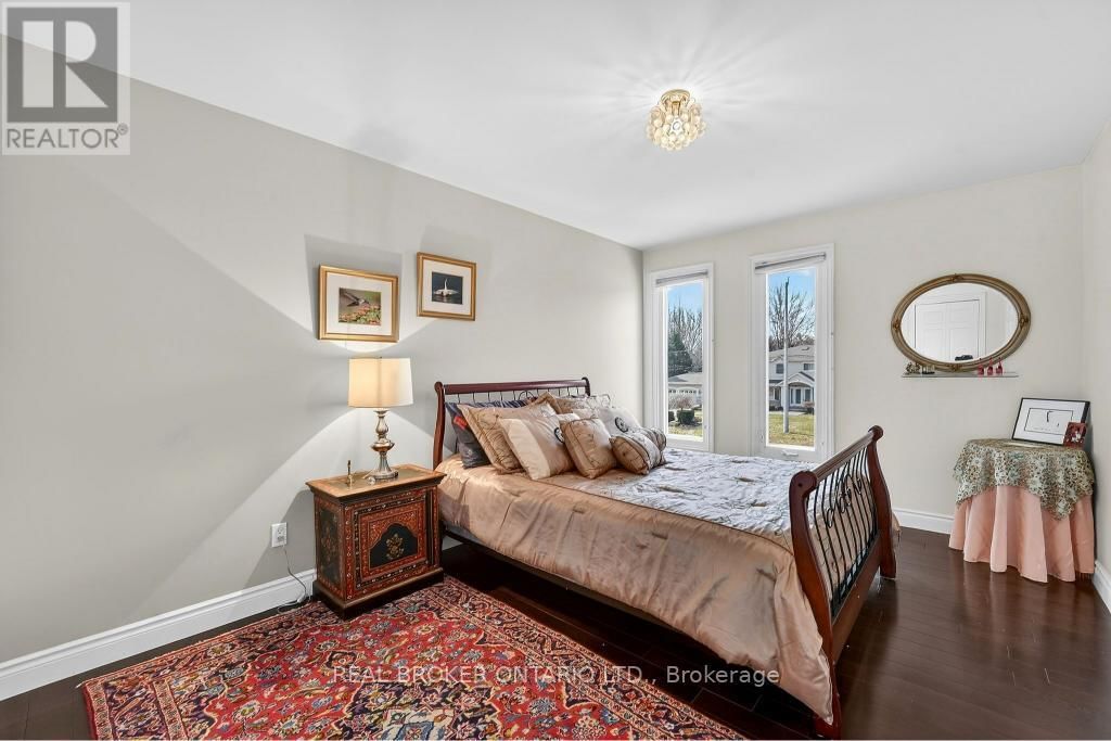 2145 ONEIDA CRESCENT Image 27