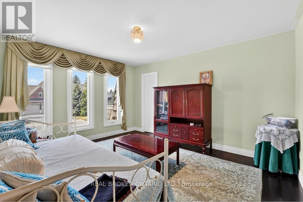 2145 ONEIDA CRESCENT Image 28