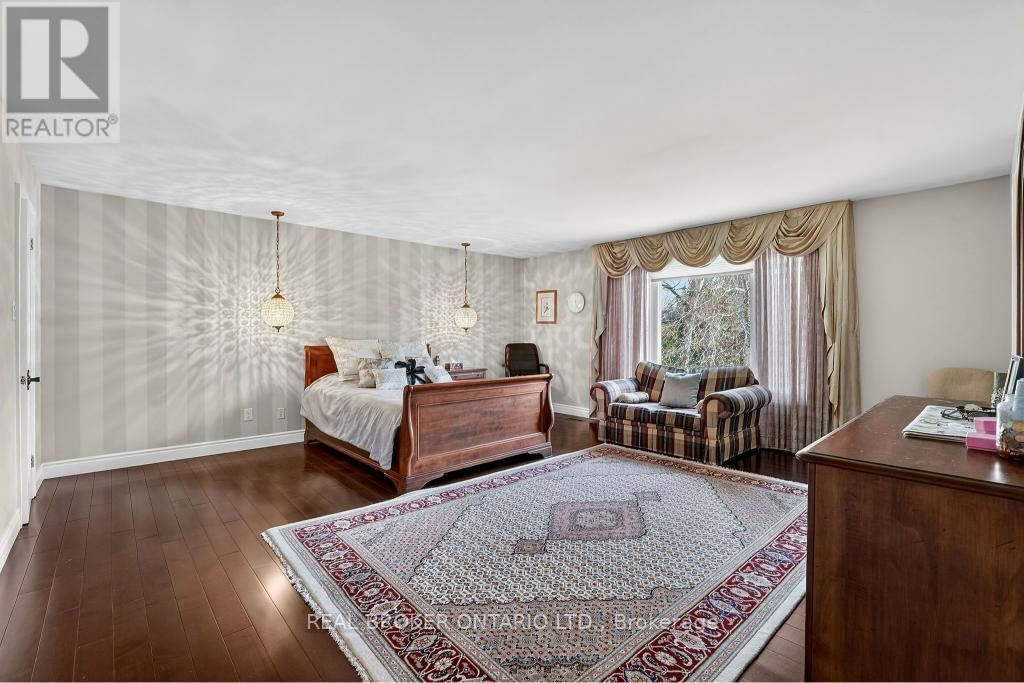 2145 ONEIDA CRESCENT Image 29