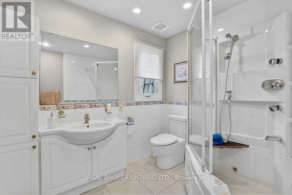 2145 ONEIDA CRESCENT Image 31