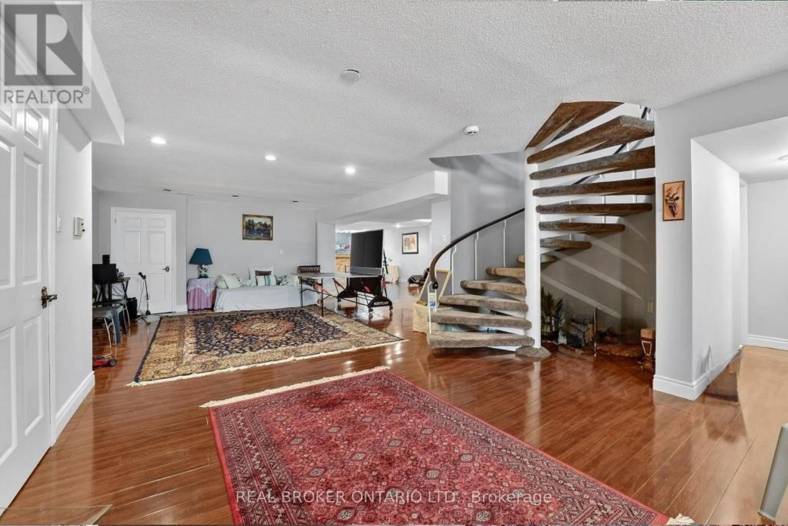 2145 ONEIDA CRESCENT Image 37