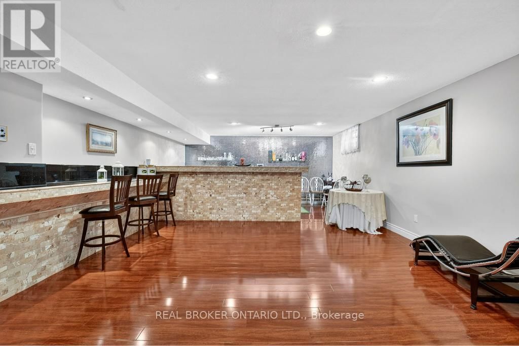 2145 ONEIDA CRESCENT Image 41