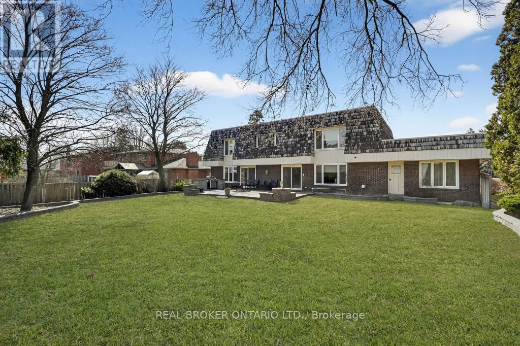 2145 ONEIDA CRESCENT Image 46