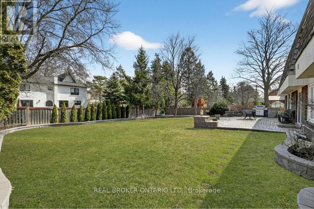 2145 ONEIDA CRESCENT Image 47