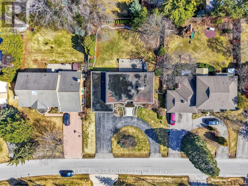 2145 ONEIDA CRESCENT Image 49