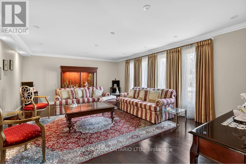 2145 ONEIDA CRESCENT Image 6