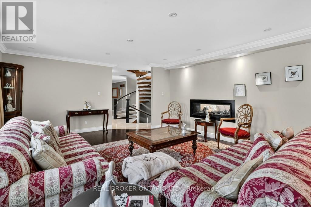 2145 ONEIDA CRESCENT Image 7