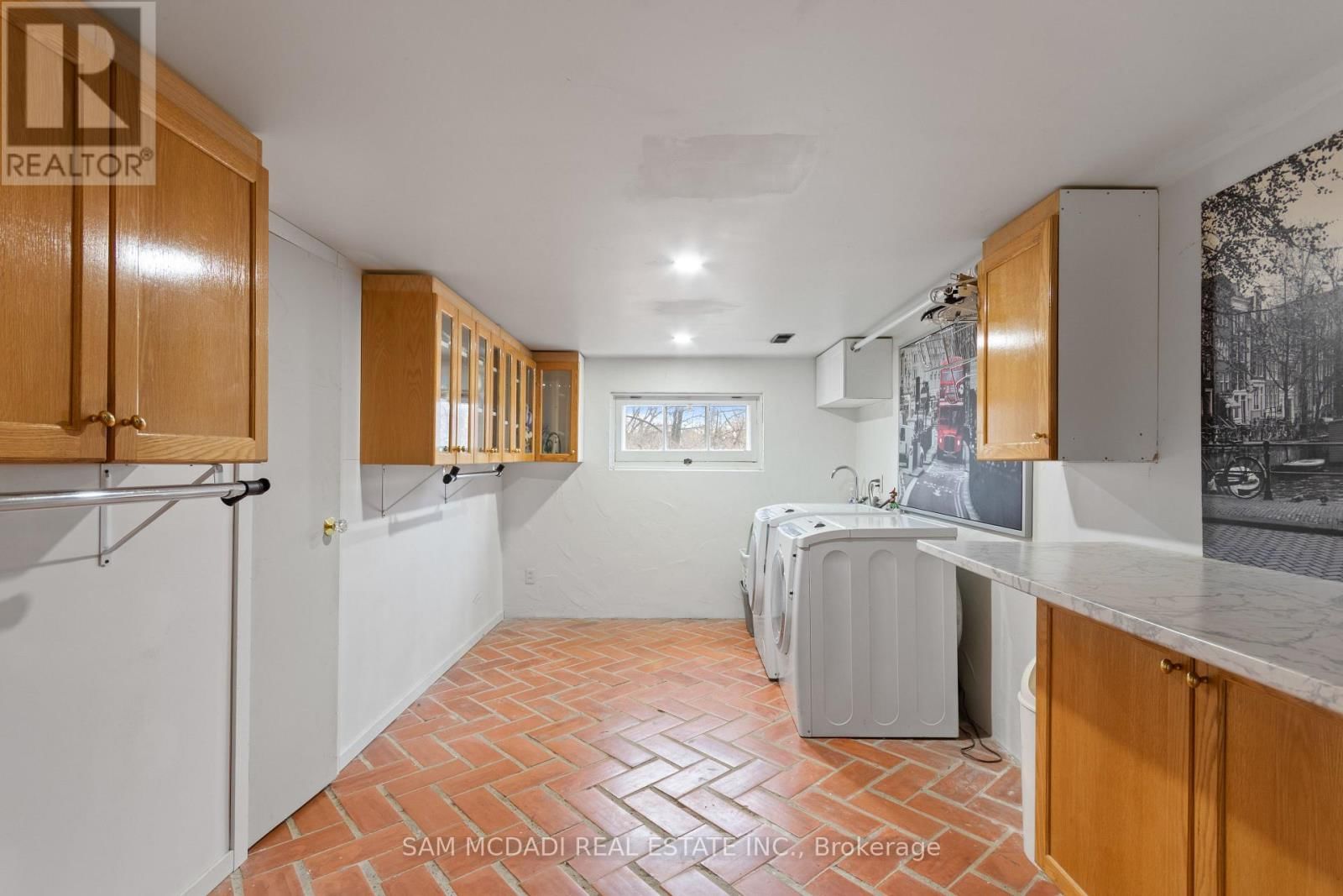 85 YORKLEIGH AVENUE Image 24