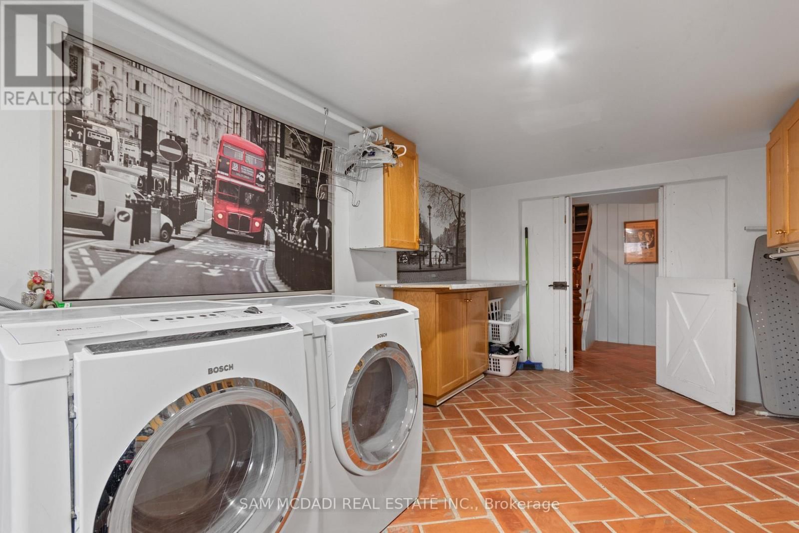 85 YORKLEIGH AVENUE Image 25