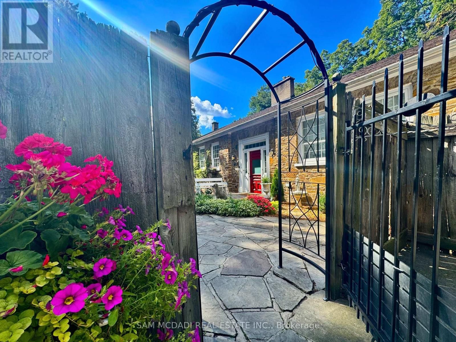 85 YORKLEIGH AVENUE Image 35