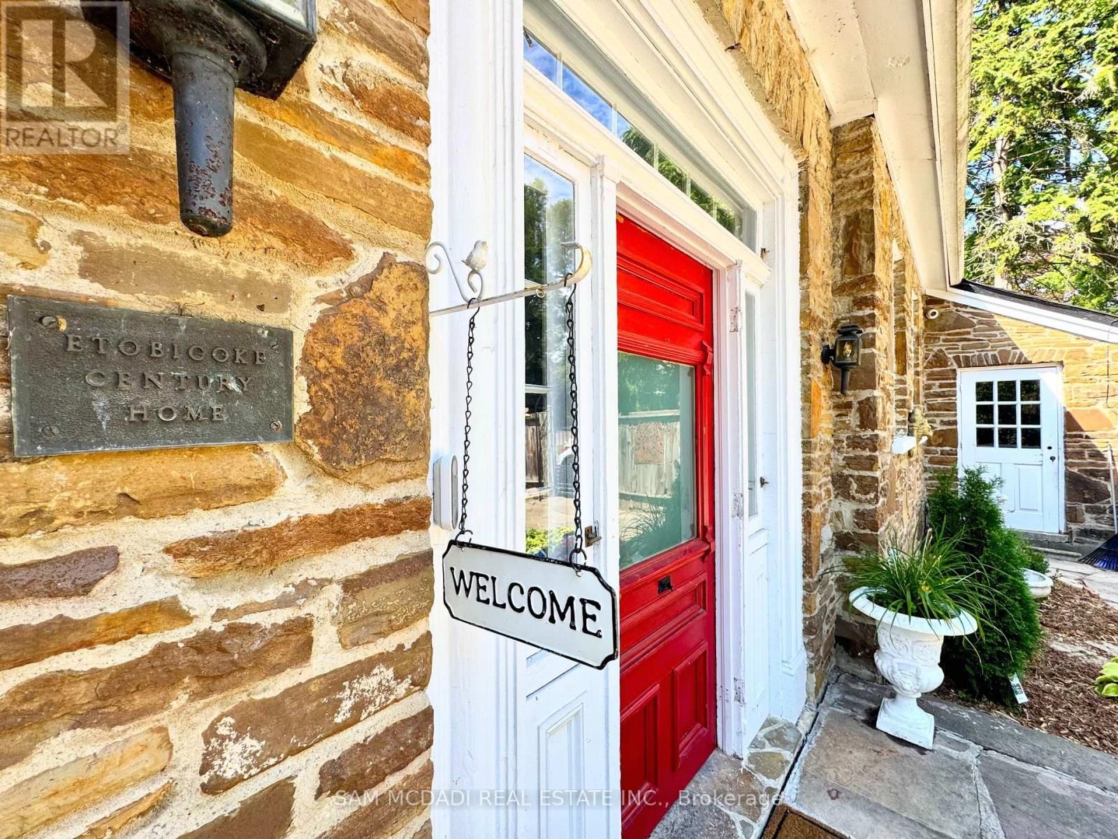 85 YORKLEIGH AVENUE Image 4