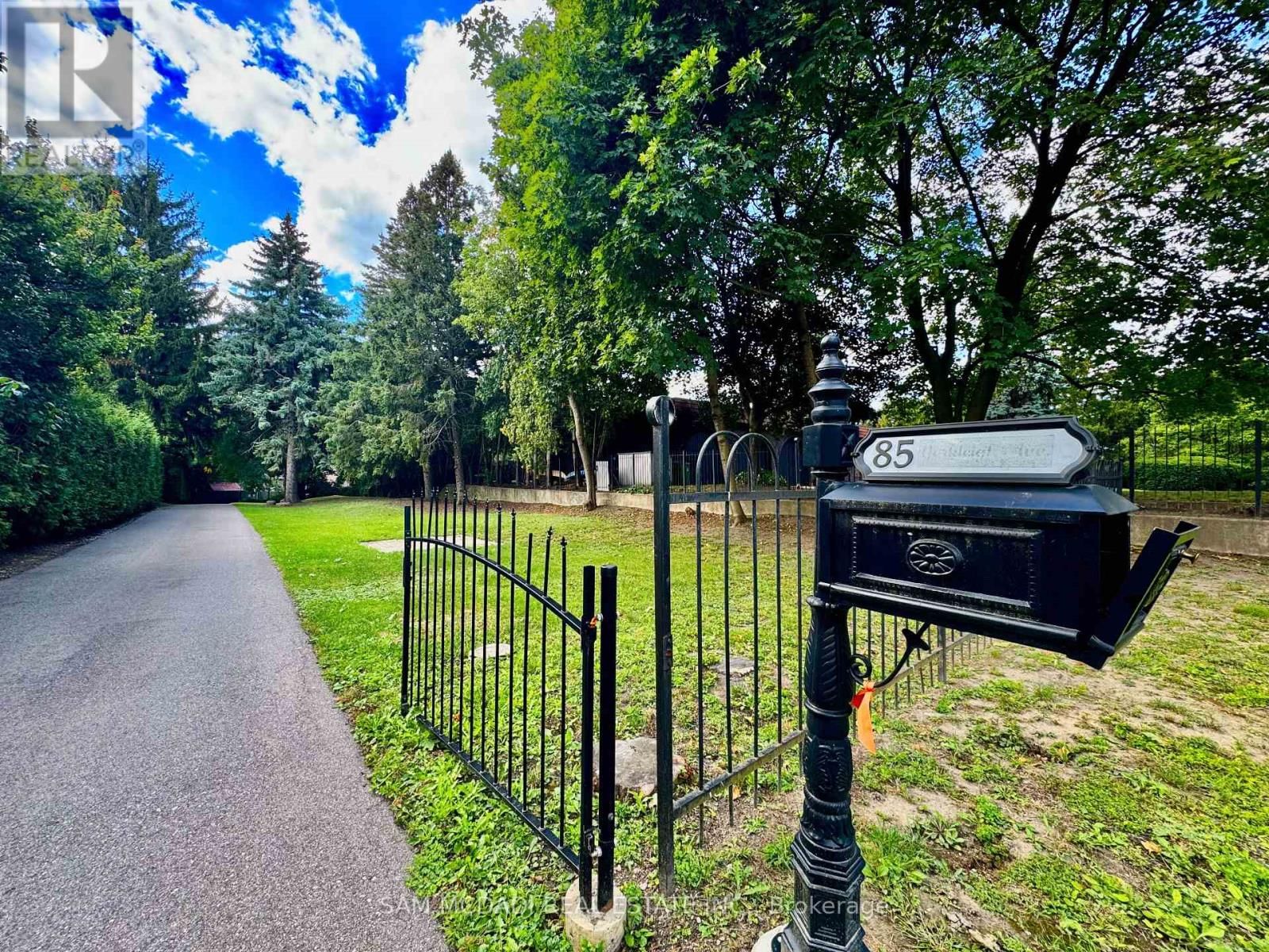 85 YORKLEIGH AVENUE Image 48