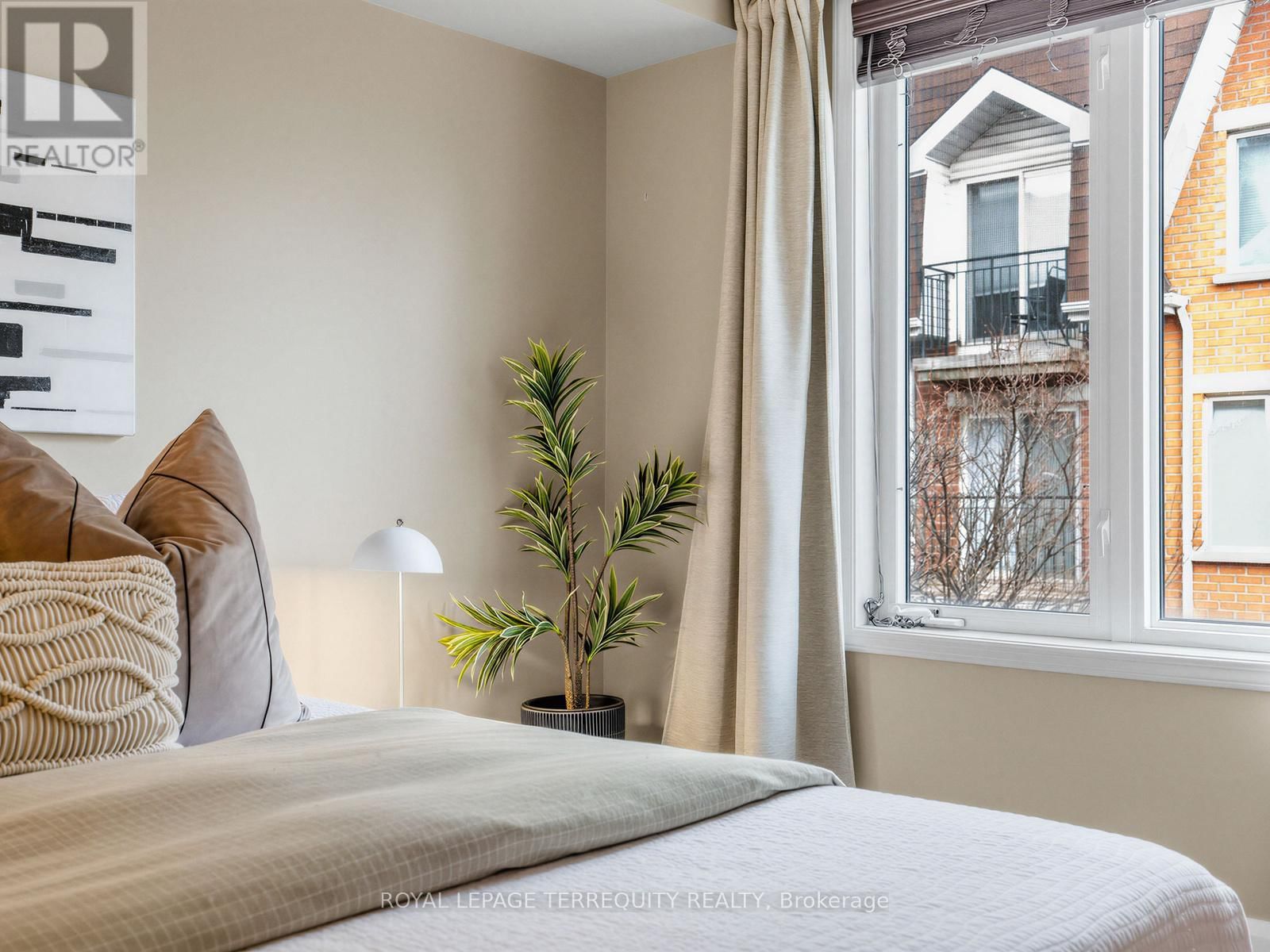 301 - 60 JOE SHUSTER WAY Image 19