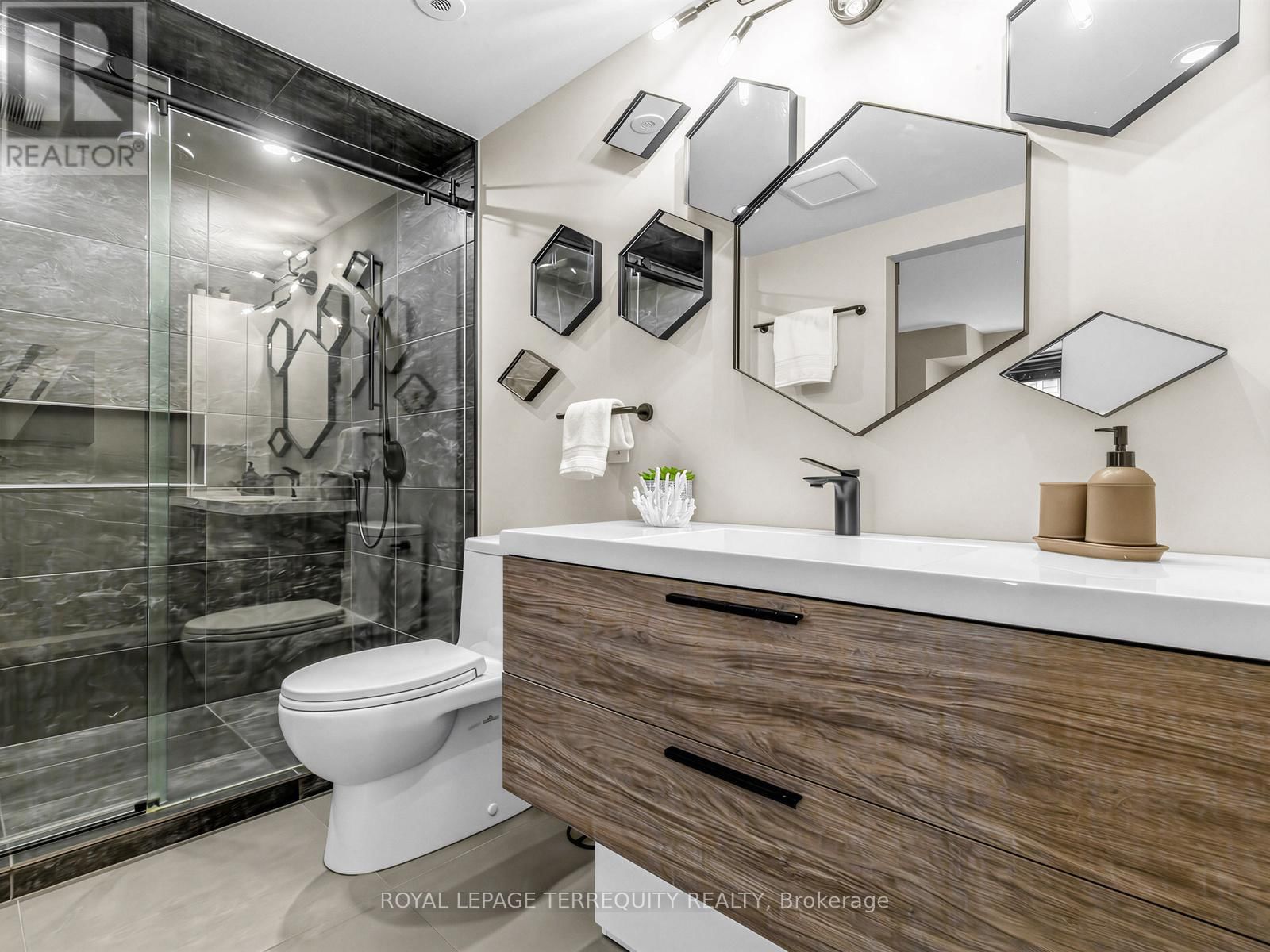 301 - 60 JOE SHUSTER WAY Image 22