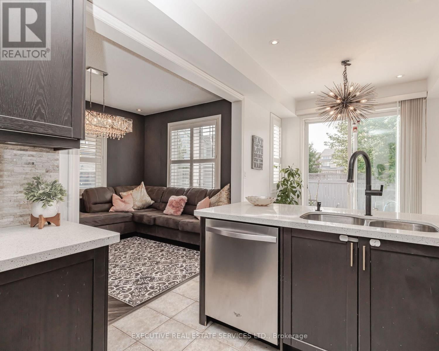 2 NECTARLANE AVENUE Image 14