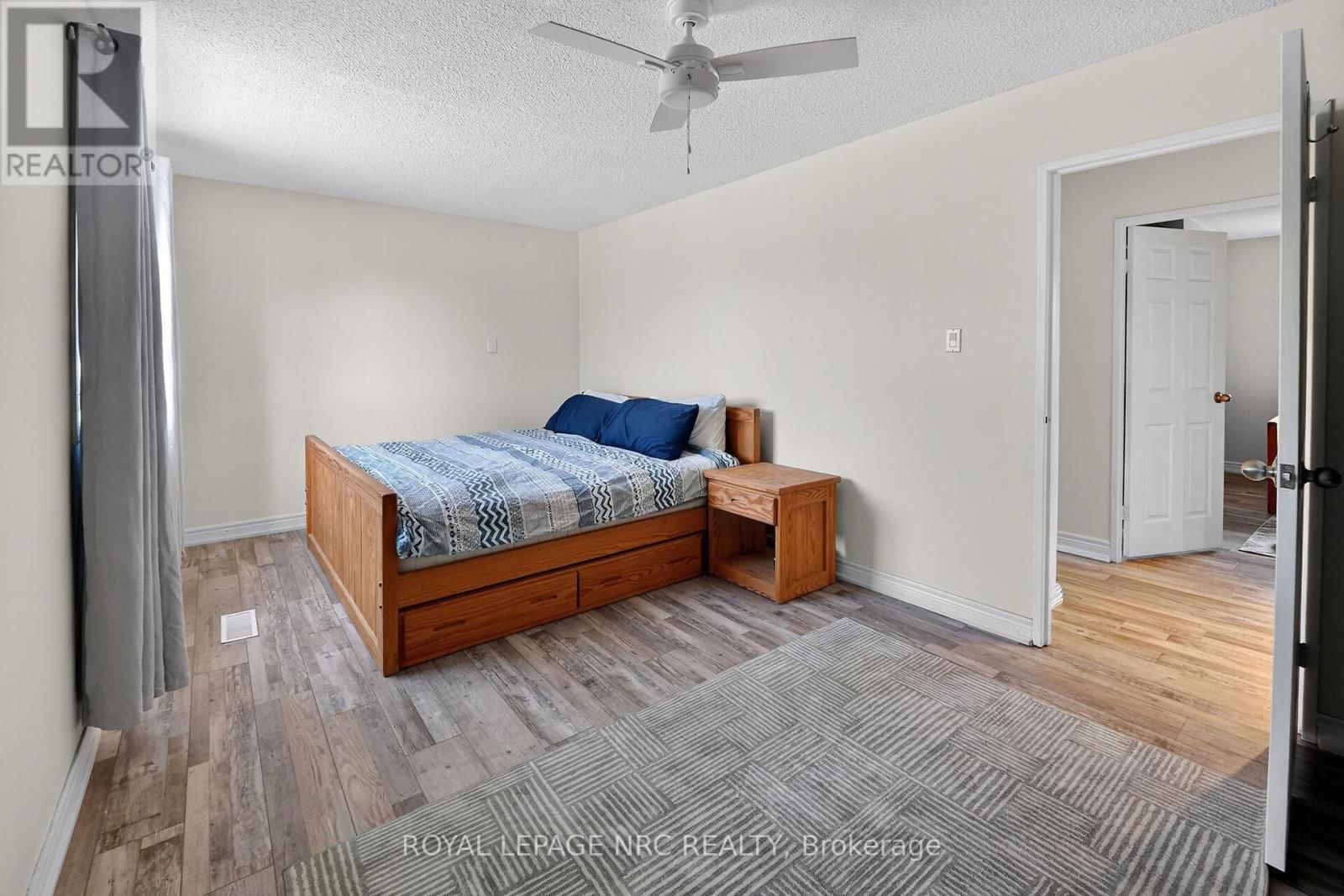 4 - 453 WOODVIEW ROAD Image 14