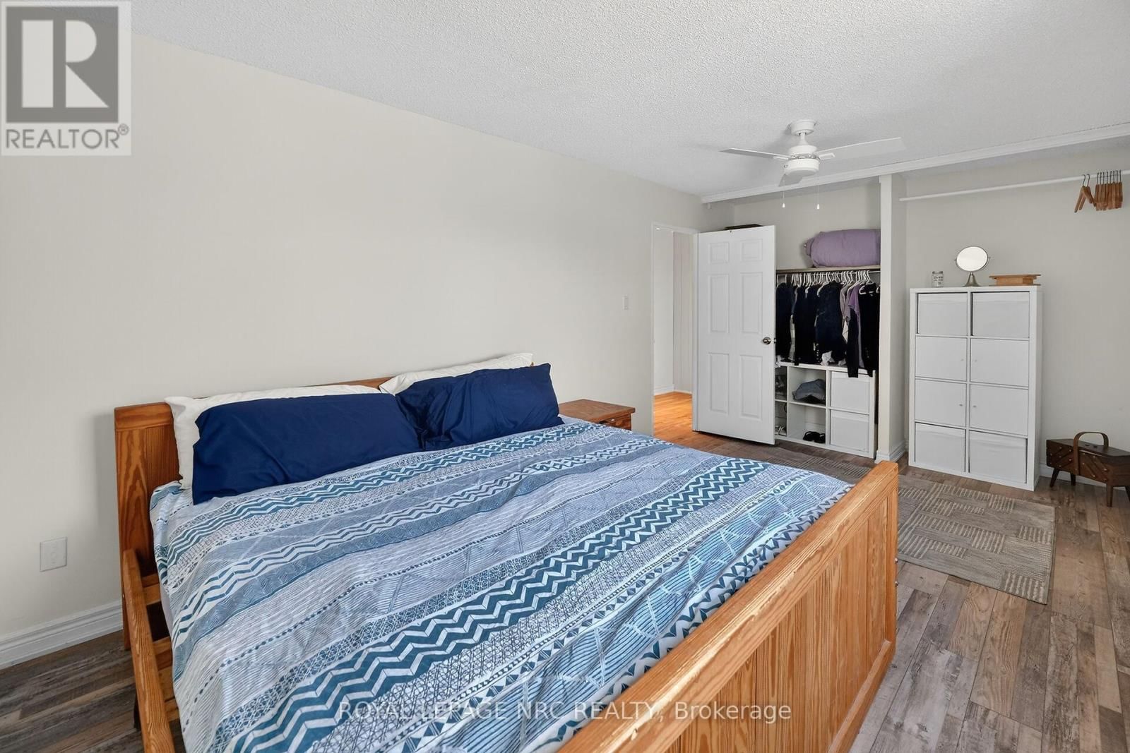 4 - 453 WOODVIEW ROAD Image 15