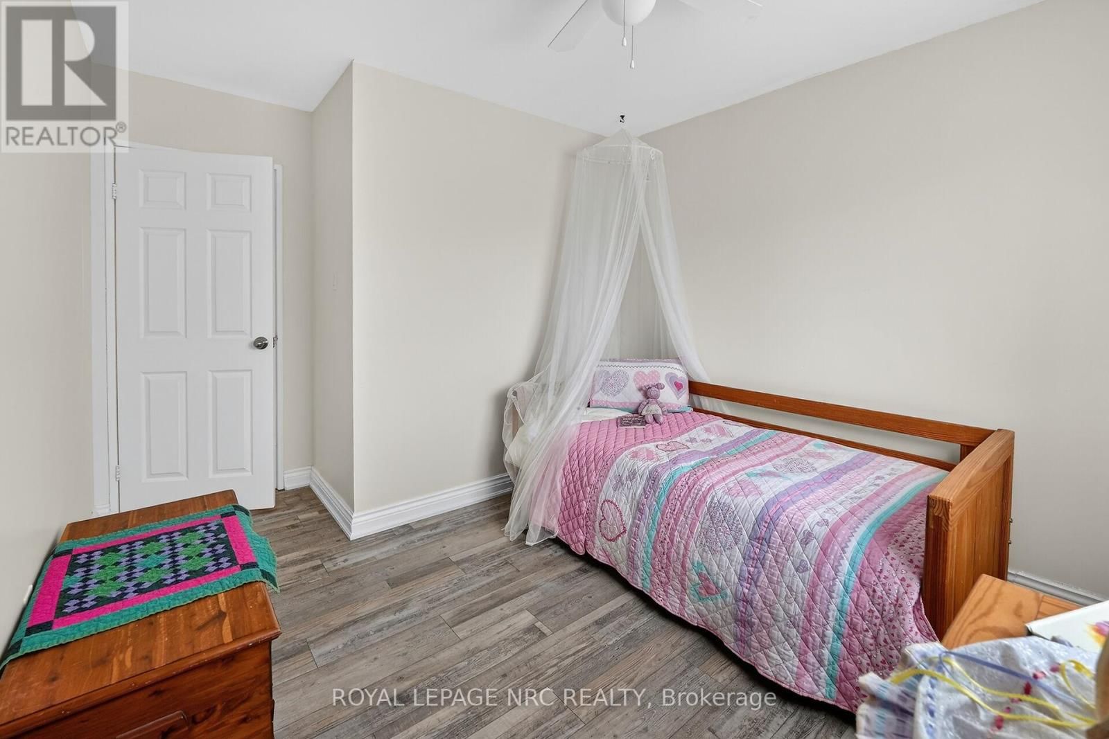 4 - 453 WOODVIEW ROAD Image 21