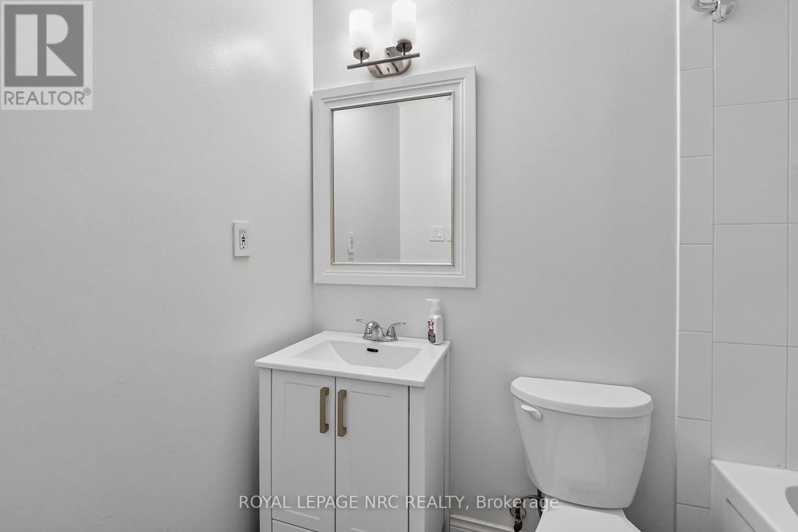 4 - 453 WOODVIEW ROAD Image 23