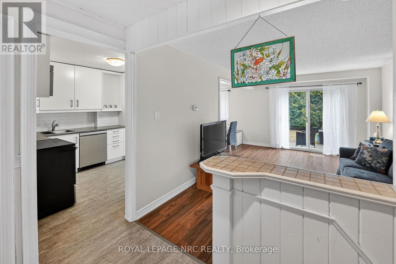 4 - 453 WOODVIEW ROAD Image 3