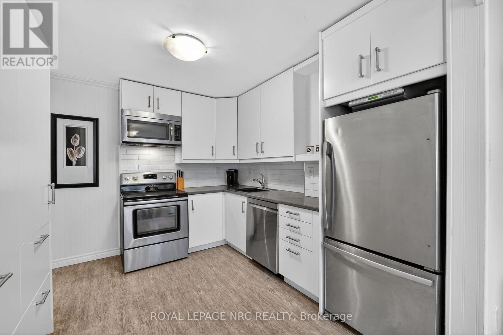 4 - 453 WOODVIEW ROAD Image 4