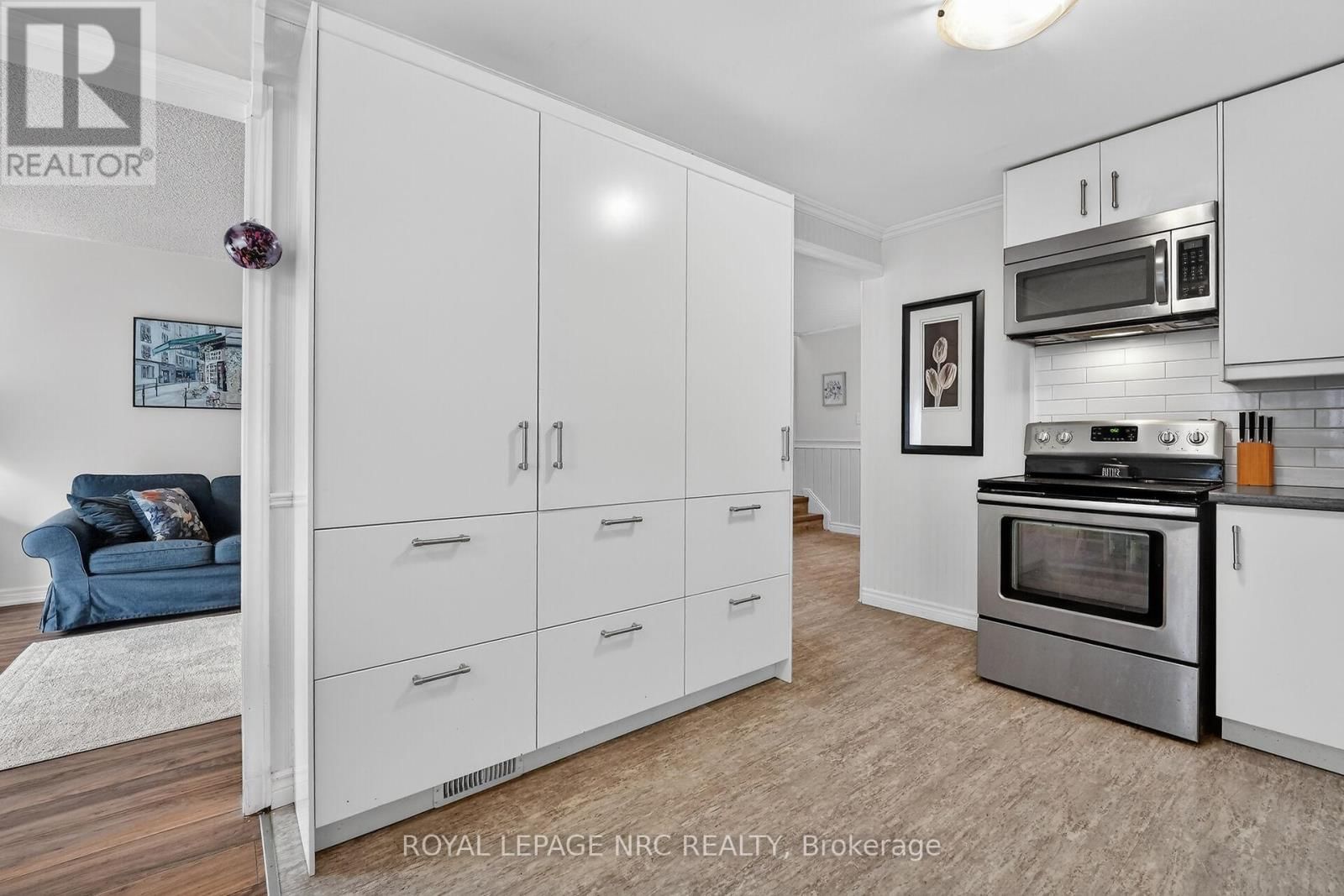 4 - 453 WOODVIEW ROAD Image 5