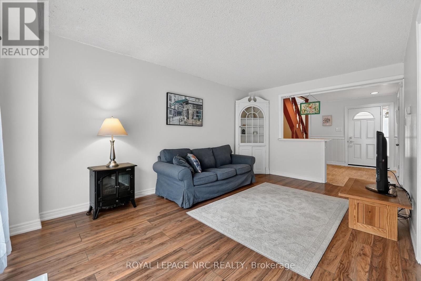 4 - 453 WOODVIEW ROAD Image 9