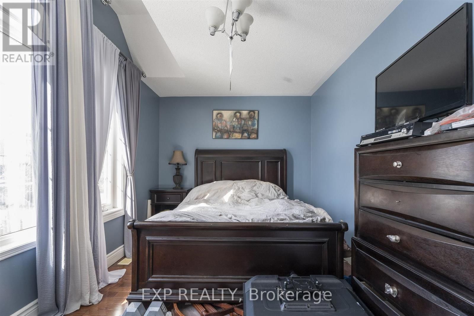 76 HIBERTON CRESCENT Image 11