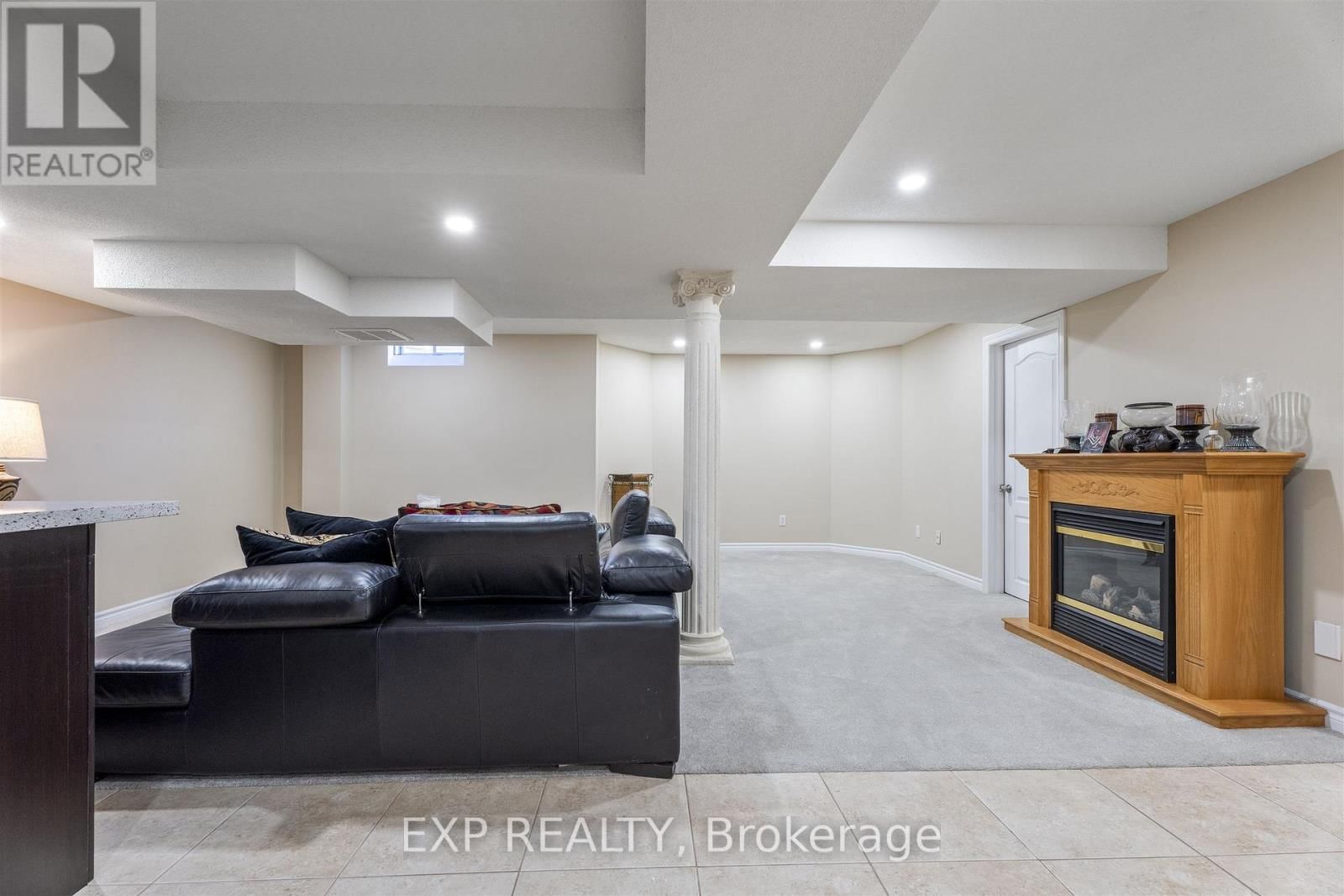 76 HIBERTON CRESCENT Image 16