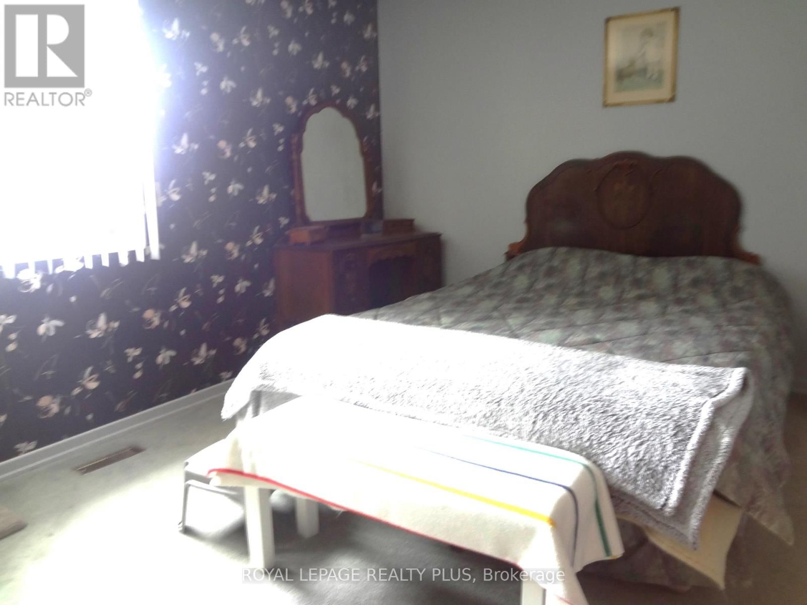 4170 TREETOP CRESCENT Image 23