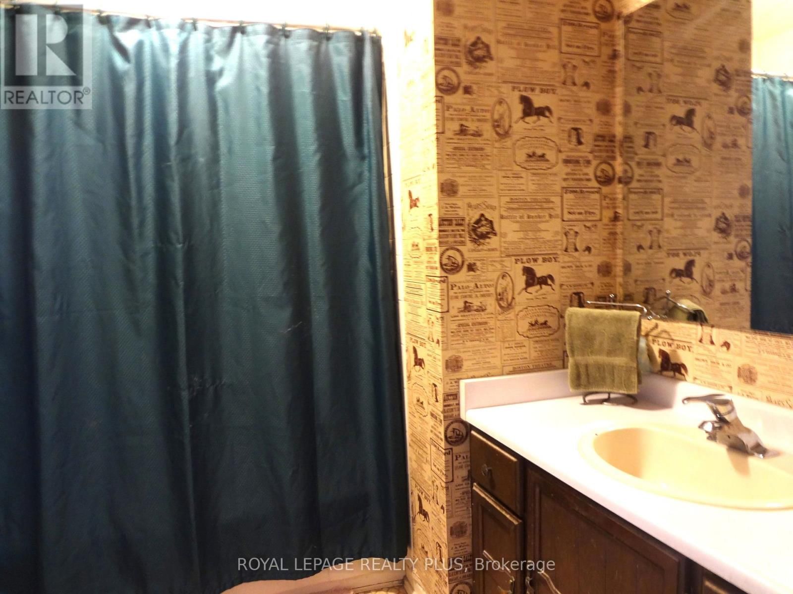 4170 TREETOP CRESCENT Image 28