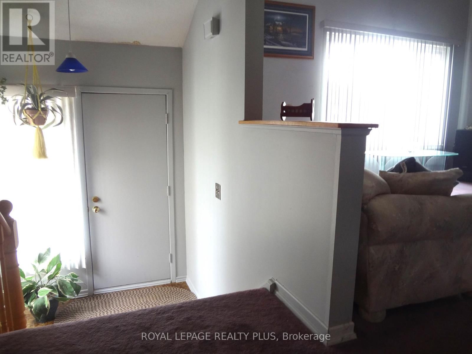 4170 TREETOP CRESCENT Image 3